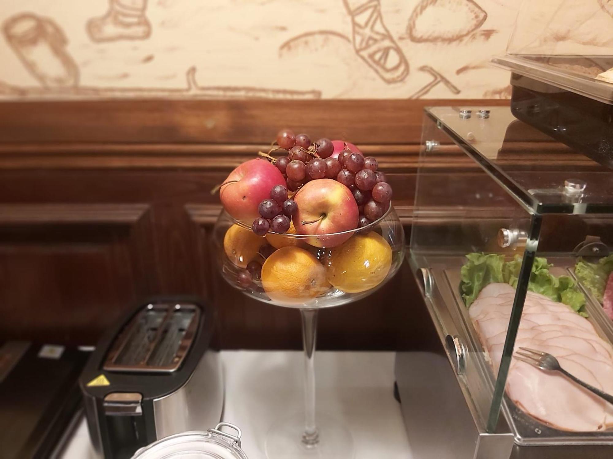 Hotel Legenda Торунь Экстерьер фото