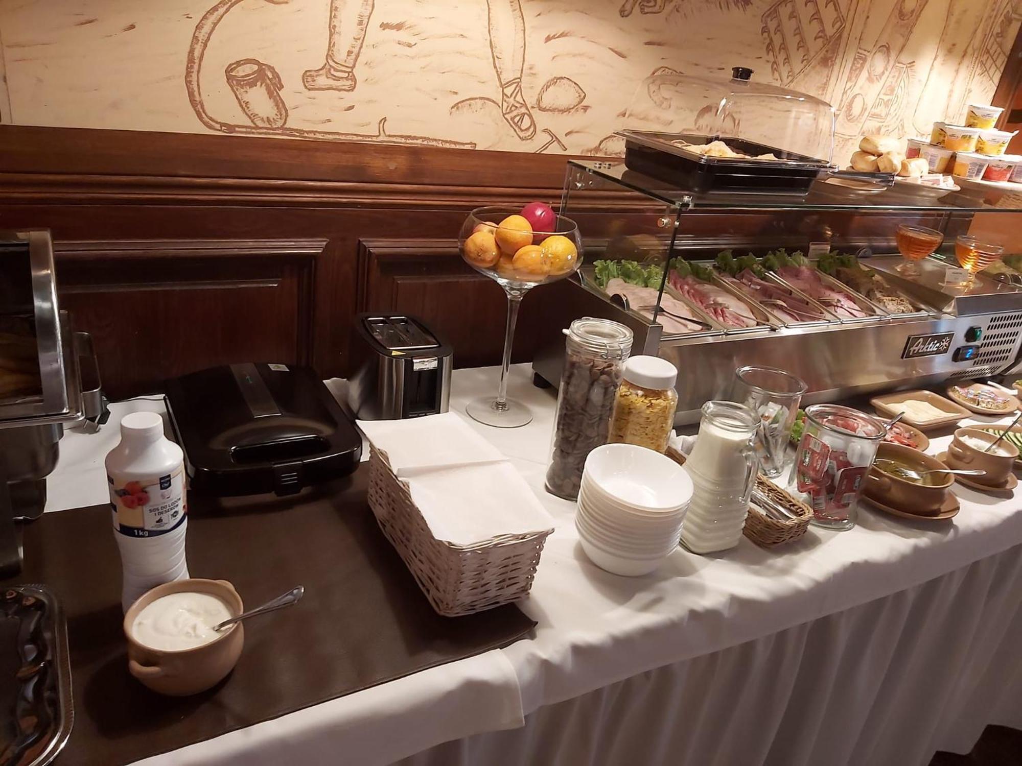 Hotel Legenda Торунь Экстерьер фото